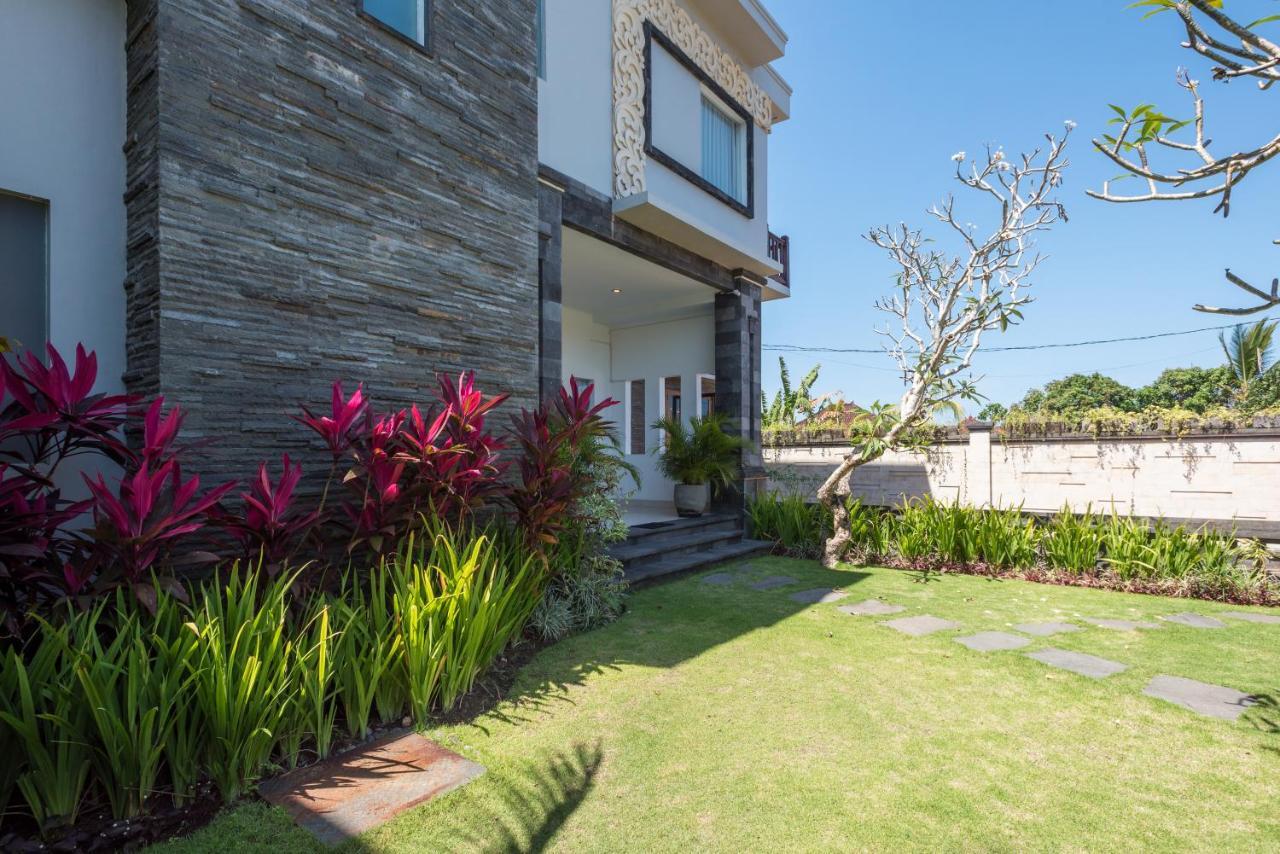 Melasti Wardana Uluwatu (Bali)